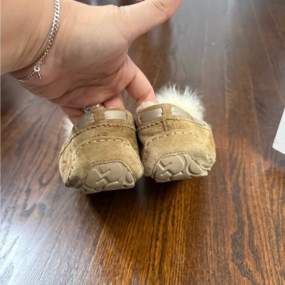 UGG Women's Brown Slippers with Cream Pom-Poms - Picture 4 of 4
